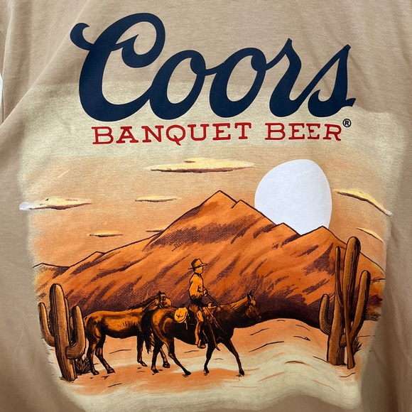 NWOT Coors Banquet Beer Cowboy Mountain Sunset Graphic T-Shirt Men’s Medium - Picture 4 of 8